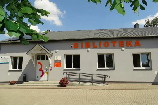 Nowości w bibliotece w Grodźcu – coś na wakacyjny relaks