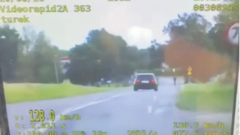 128 km/h w terenie zabudowanym? 29-latka z powiatu tureckiego ukarana