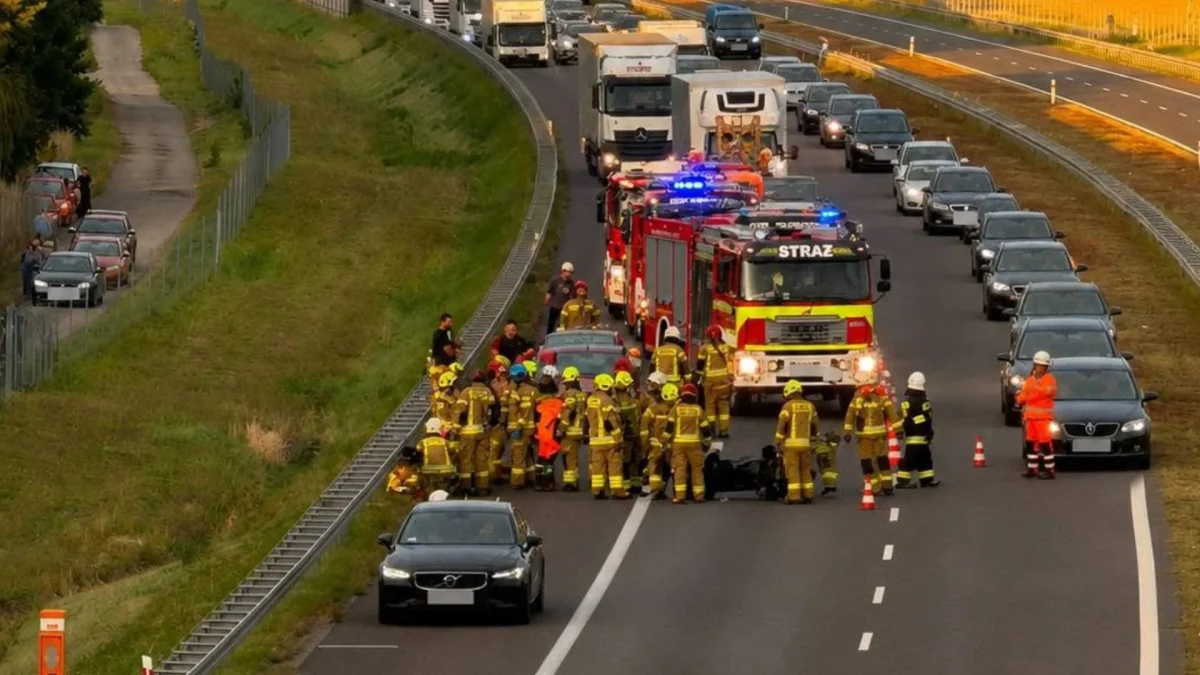 Wypadek na A2 pod Koninem: motocyklista ranny, dwie osoby bez szwanku