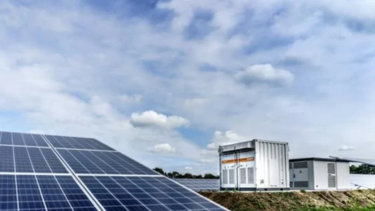 Fotowoltaika w Wielkopolsce Wschodniej: magazyny energii warunkiem dalszego rozwoju