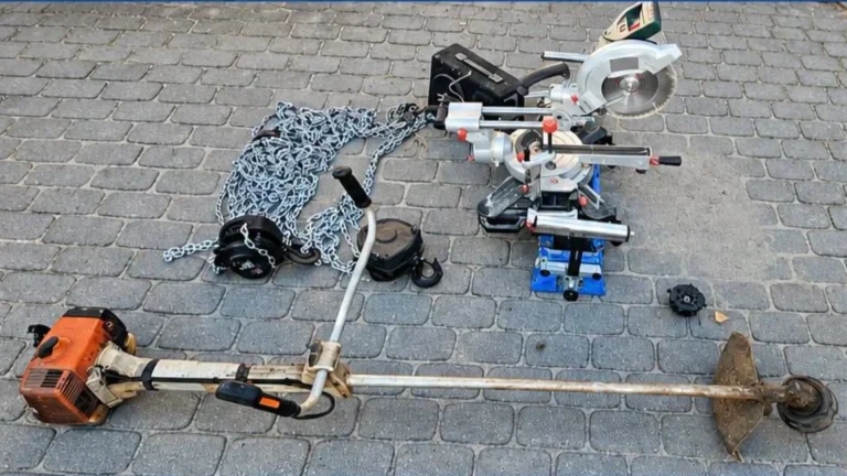Włamanie do magazynu OSP w Sompolnie. Policja zatrzymała dwóch mężczyzn, sprzęt wrócił do strażaków