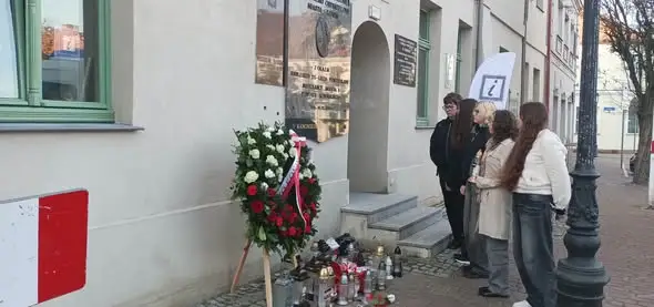 Uczniowie z Konina oddali hołd ofiarom II wojny światowej