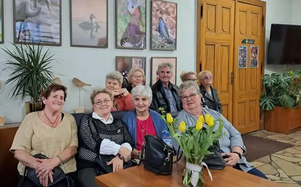 Figlarni Seniorzy z Wilczyna na wycieczce do kina w Mogilnie
