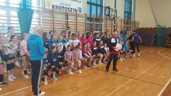 Młode siatkarki z Orła Osiecza na konsultacjach wojewódzkich SOS w Krotoszynie